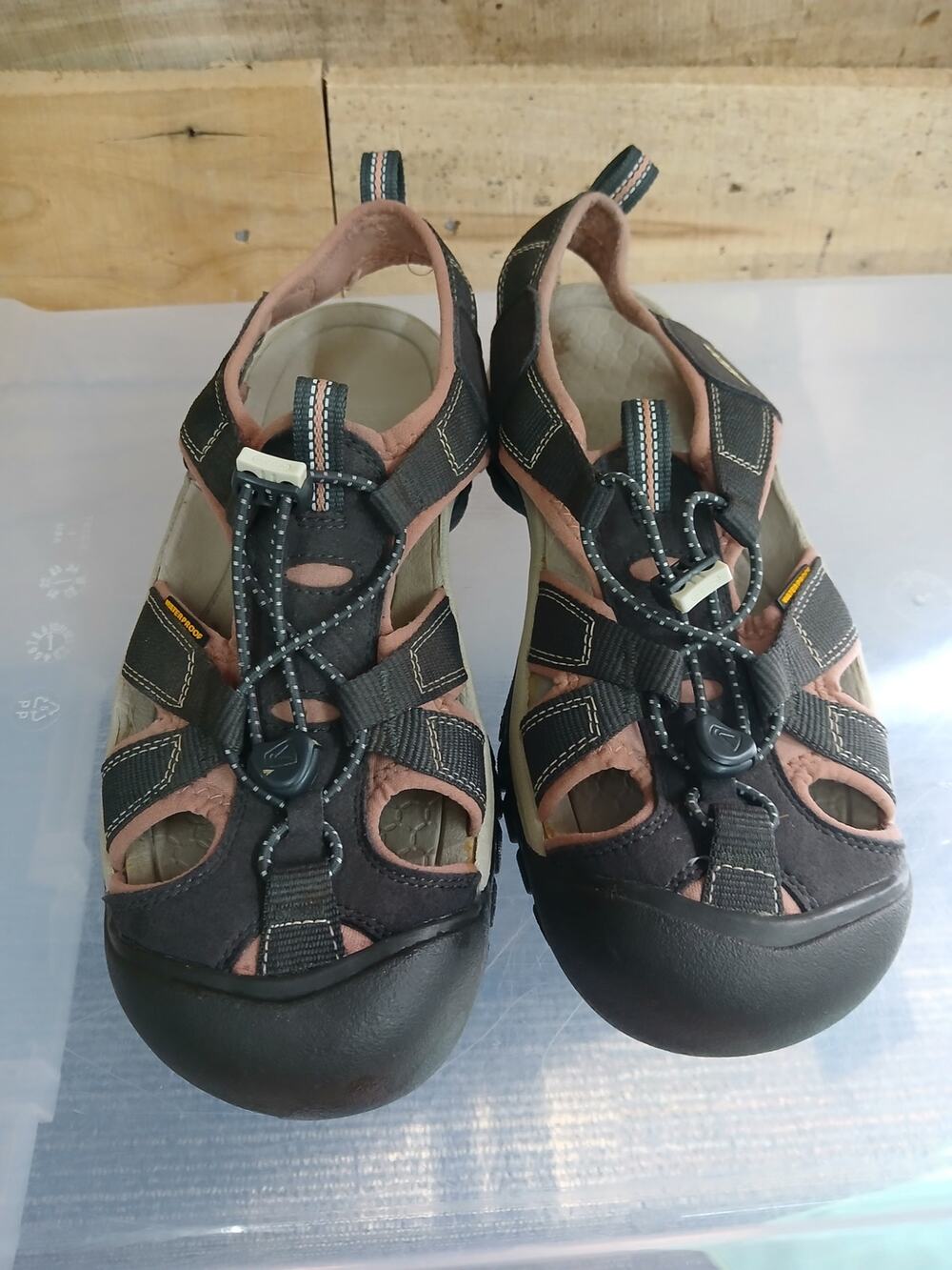 KEEN Women's Venice H2 size 9